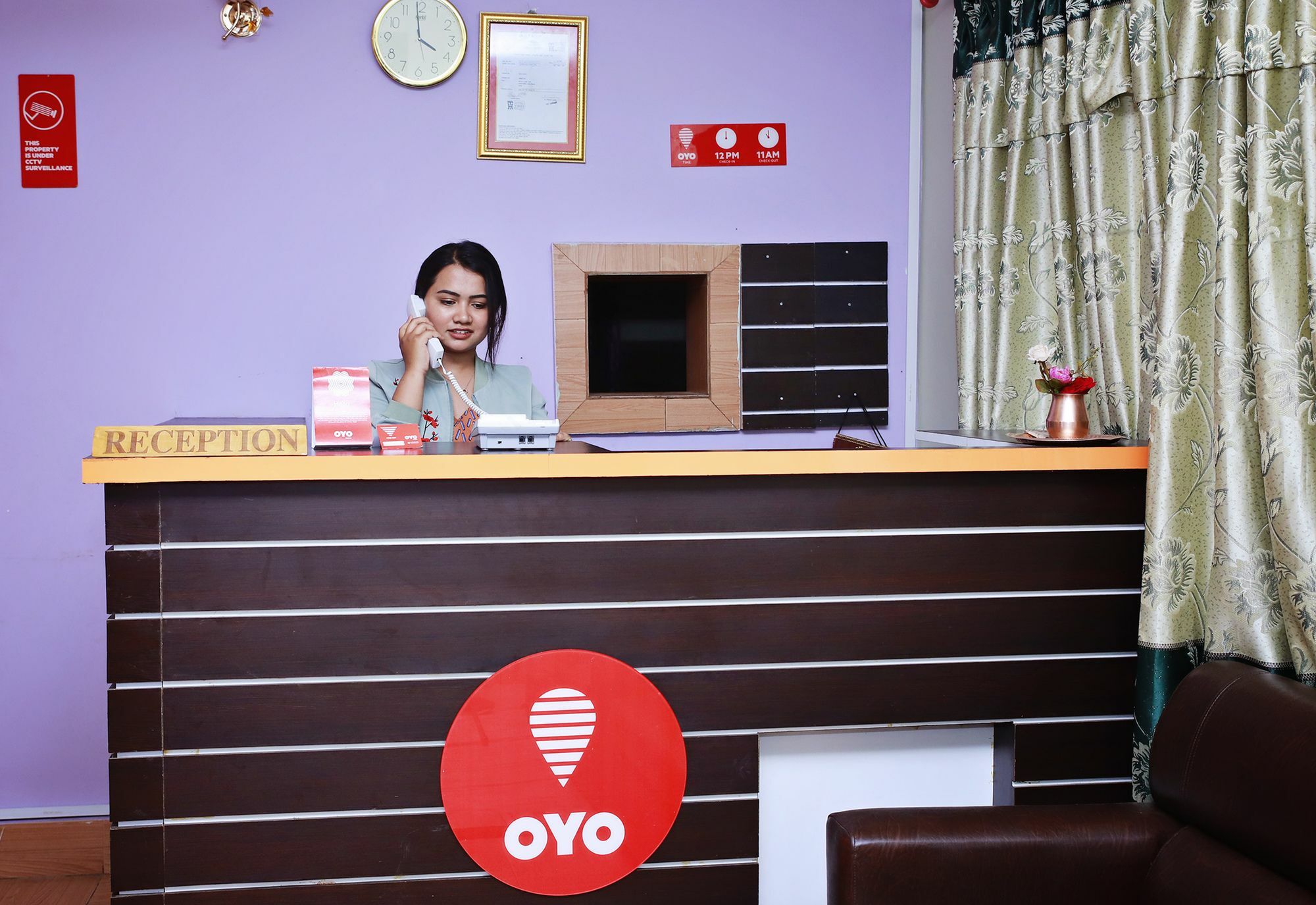Oyo 575 Api Suites ポカラ エクステリア 写真